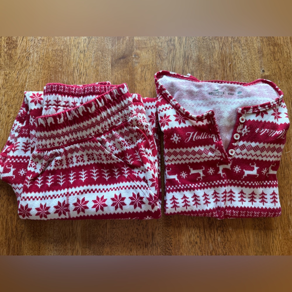 Hollister Ladies Festive Red and White Pajama Set Very Soft - Size Small